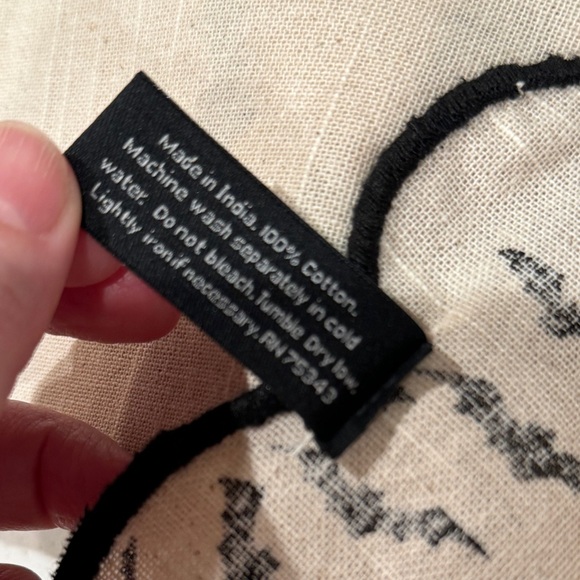 Cynthia Rowley dinner table napkins - Picture 5 of 10